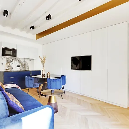 Pick A Flat's On Rue Montorgueil * Parigi